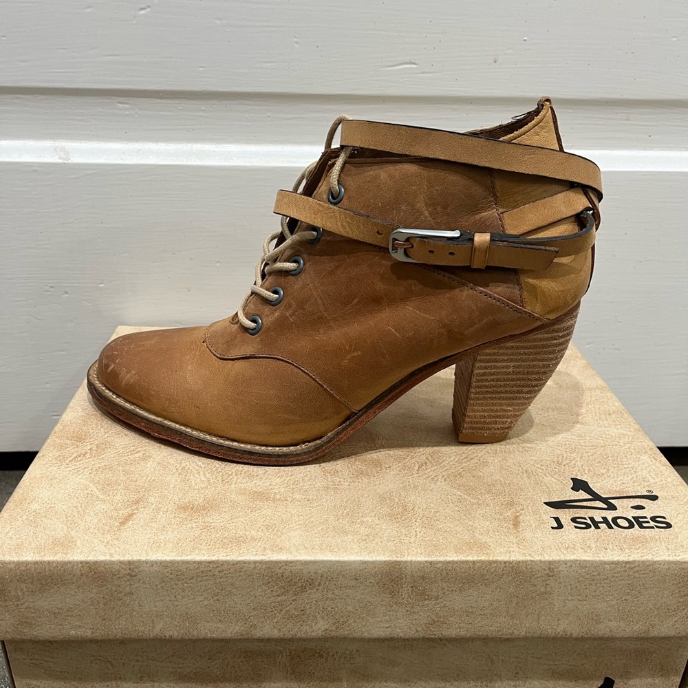 J shoes Carson leather booties. Size 8.5. Excellent used condition.